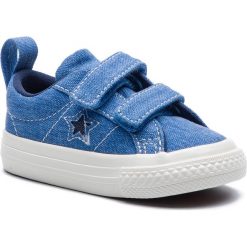 Tenisówki CONVERSE - One Star 2V Ox 764172C Totally Blue/Navy/Egret. Niebieskie trampki chłopięce Converse, bez wzorów, z gumy, retro, na rzepy. W wyprzedaży za 149,00 zł.
