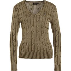 Polo Ralph Lauren KIMBERLY Sweter olive. Zielone swetry klasyczne damskie marki Polo Ralph Lauren, xs, z bawełny. Za 589,00 zł.