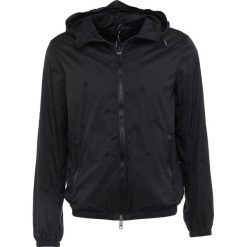 Emporio Armani BLOUSON JACKET Kurtka wiosenna blue navy. Niebieskie marynarki męskie Emporio Armani, m, bez wzorów, z bawełny. W wyprzedaży za 571,60 zł.