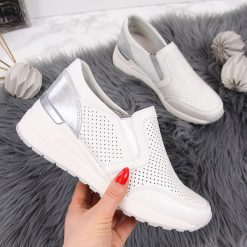 Sneakersy skórzane na koturnie białe Filippo. Białe koturny damskie FILIPPO. Za 149,99 zł.