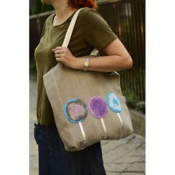 Torba na zakupy kółka. Brązowe shopper bag damskie Pakamera, z aplikacjami, z bawełny, z aplikacjami. Za 67,00 zł.
