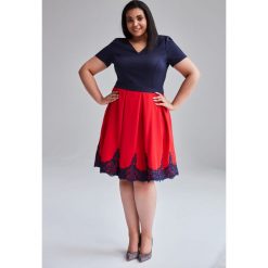 Sukienka Gabrysia czerwono granatowa duże rozmiary OVERSIZE PLUS SIZE WIOSNA. Czerwone sukienki damskie Moda Size Plus Iwanek, na wiosnę, plus size, w paski, z tkaniny, eleganckie, z klasycznym kołnierzykiem, plus size, bez rękawów, oversize. Za 225,00 zł.