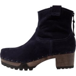 Softclox INKEN Botki na platformie dark ocean. Niebieskie botki damskie lity marki Softclox, z materiału. Za 839,00 zł.