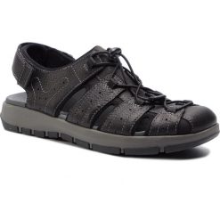 Sandały CLARKS - Brixby Cove 261338917 Black Leather. Czarne klapki męskie Clarks, bez wzorów, ze skóry. W wyprzedaży za 209,00 zł.