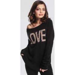 Czarny Sweter To All Appearances. Czarne bez kategorii other, z nadrukiem, casualowe. Za 39,99 zł.
