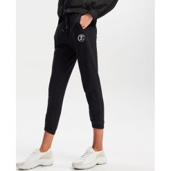 Spodnie dresowe z bawełny organicznej - Czarny. Czarne spodnie damskie Reserved, xl, z bawełny. Za 59,99 zł.