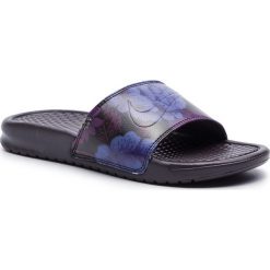 Klapki NIKE - Benassi Jdi Print 618919 606 Burgundy Ash/Burgundy Ash. Czarne klapki damskie Nike, bez wzorów, ze skóry ekologicznej, bez obcasa. Za 129,00 zł.