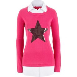 Sweter 2 w 1 z koszulową wstawką, długi rękaw bonprix ciemnoróżowy. Czerwone swetry klasyczne damskie bonprix, z koszulowym kołnierzykiem. Za 119,99 zł.