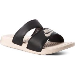 Klapki NIKE - Benassi Duo Ultra Slide 819717 004 Black/Guava Ice/Guava Ice. Czarne klapki damskie Nike, bez wzorów, ze skóry ekologicznej, bez obcasa. W wyprzedaży za 119,00 zł.