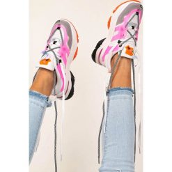 Białe buty sportowe sneakersy sznurowane casu 20g7/p. Białe buty dziewczęce sportowe Casu, bez wzorów, ze skóry ekologicznej, na sznurówki. Za 79,99 zł.