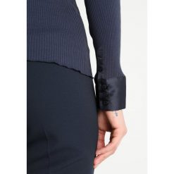 Rosemunde BERN Koszulka polo blueberry. Niebieskie koszulki damskie marki Rosemunde, xl, bez wzorów, z jedwabiu, polo, bez rękawów. Za 419,00 zł.