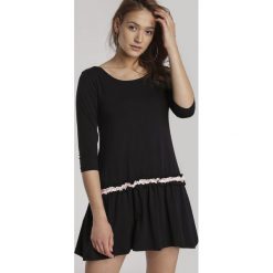Czarna Sukienka Palathyia. Czarne sukienki damskie Renee, na lato, xl, bez wzorów, bez kołnierzyka, bez rękawów. Za 79,99 zł.