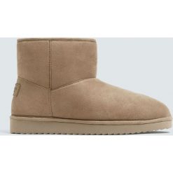 Beżowe botki basic winter. Czarne botki damskie na obcasie marki Pull&Bear. Za 159,00 zł.