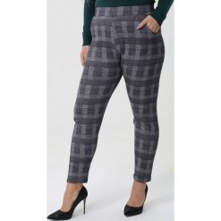 Granatowe Spodnie Lenaghan. Niebieskie spodnie damskie Born2be, xl, z dzianiny. Za 69,99 zł.