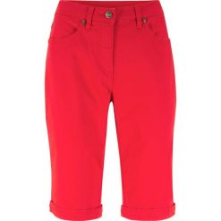 Bermudy modelujące sylwetkę ze stretchem bonprix truskawkowy. Czerwone spodnie damskie bonprix. Za 74,99 zł.