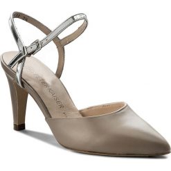 Sandały PETER KAISER - Eyrin 76155/041 Taupe Bello/Silber Chio. Brązowe klapki damskie Peter Kaiser, bez wzorów, ze skóry, bez obcasa, na obcasie. W wyprzedaży za 449,00 zł.