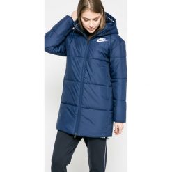 Nike Sportswear - Kurtka. Niebieskie kurtki damskie marki Nike Sportswear, l, bez wzorów, z poliesteru, długie, z kapturem. W wyprzedaży za 449,90 zł.