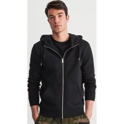 Rozpinana bluza z kapturem - Czarny. Czarne bluzy męskie Reserved, s, bez wzorów, z kapturem, bez rękawów, z kapturem. Za 119,99 zł.