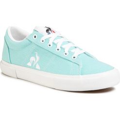 Tenisówki LE COQ SPORTIF - Verdon Plus 2010231 Aruba Blue. Zielone półbuty damskie le coq sportif, na co dzień, bez wzorów, z gumy, bez obcasa, na płaskiej podeszwie, bez zapięcia. Za 279,00 zł.