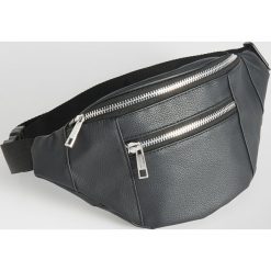 Saszetka nerka - Czarny. Czarne nerki damskie marki Sinsay, bez wzorów, bez dodatków. Za 39,99 zł.