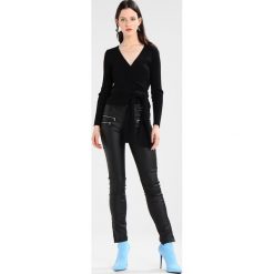 Swetry klasyczne damskie: Lost Ink TWIRL BALLET WRAP Sweter black