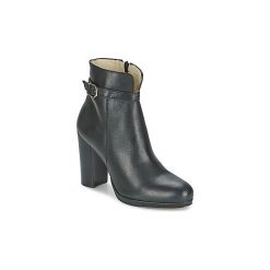 Botki Betty London GRAZI. Czarne botki damskie Betty London, bez obcasa, bez zapięcia. Za 447,20 zł.