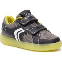 Sneakersy GEOX - J Kommodor B. A J925PA 014BU C0802 S Black/Lime. Czarne trampki chłopięce Geox, bez wzorów, ze skóry ekologicznej, na rzepy. Za 299,00 zł.