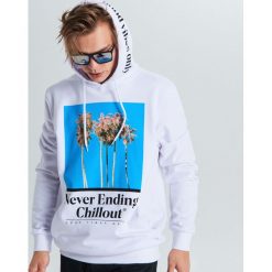 Bluza z fotonadrukiem palm - Biały. Białe bluzy męskie Cropp, s, bez wzorów, bez kołnierzyka, bez rękawów, bez kaptura. W wyprzedaży za 39,99 zł.