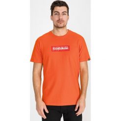 Napapijri Sox Koszulka Pomarańczowy. Pomarańczowe podkoszulki męskie Napapijri, l, z nadrukiem, z bawełny, bez kołnierzyka, z krótkim rękawem, krótkie. Za 163,95 zł.