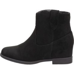 Czarne botki damskie sneakersy FILIPPO DBT1052. Czarne sneakersy damskie FILIPPO. W wyprzedaży za 139,00 zł.