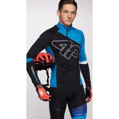 Koszulka rowerowa męska RKM155 - głęboka czerń. Niebieskie koszulki męskie 4f, s, bez wzorów, z elastanu, rowerowe. W wyprzedaży za 89,99 zł.
