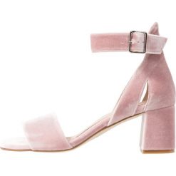 Shoe The Bear MAY Sandały pale blush. Czerwone sandały damskie marki Shoe The Bear, ze skóry. Za 509,00 zł.