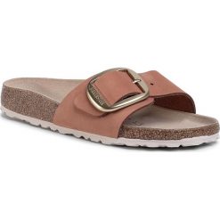 Klapki BIRKENSTOCK - Madrid Big Buckle 1015718 Brandy. Pomarańczowe klapki damskie Birkenstock, bez wzorów, ze skóry, bez obcasa. Za 369,00 zł.