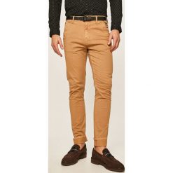 Blend - Spodnie. Żółte spodnie męskie Blend, w paski, z elastanu. W wyprzedaży za 79,90 zł.