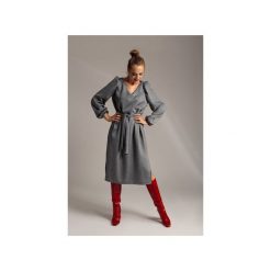 Sukienka Sosenka. Szare sukienki damskie SOVL, m, w paski, z wiskozy, eleganckie, bez kołnierzyka, bez rękawów. Za 329,00 zł.