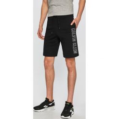 Calvin Klein Jeans - Szorty. Czarne spodenki sportowe męskie Calvin Klein Jeans, s, bez wzorów, z bawełny, sportowe. Za 199,90 zł.