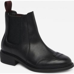 G-Star Raw - Botki Guardian Chelsea. Czarne buty zimowe damskie marki G-Star RAW, z materiału, retro, z okrągłym noskiem, na obcasie. W wyprzedaży za 399,90 zł.