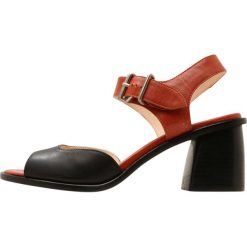 Chodaki damskie: Jil Sander Navy Klapki tan/black