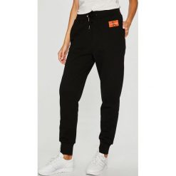 Calvin Klein Jeans - Spodnie. Szare jeansy damskie Calvin Klein Jeans, s, z bawełny. W wyprzedaży za 319,90 zł.