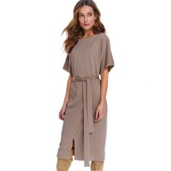 Dzianinowa sukienka z paskiem. Brązowe sukienki damskie Top Secret, na co dzień, na wiosnę, w paski, z dzianiny, eleganckie, bez kołnierzyka, z długim rękawem, długie, mini. W wyprzedaży za 64,99 zł.