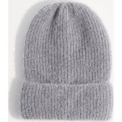 Czapka beanie z połyskującym włosiem - Jasny szar. Szare czapki damskie Mohito. Za 39,99 zł.