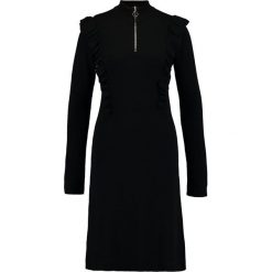 Gestuz MATHILDE Sukienka dzianinowa black. Czarne sukienki damskie marki Gestuz, xl, bez wzorów, z wełny, bez kołnierzyka, bez rękawów. W wyprzedaży za 419,50 zł.