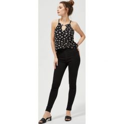 JEANSY TYPU JEGGINS. Czarne jeansy damskie Moodo, m, bez wzorów, z elastanu, z podwyższonym stanem. Za 69,99 zł.