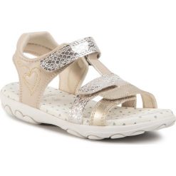 Sandały GEOX - J Sandal Cuore B J0290B 00454 C0434 S Gold/Beige. Żółte sandały dziewczęce Geox, ze skóry ekologicznej, bez zapięcia. Za 219,00 zł.