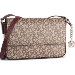 Torebka DKNY - Bryant-Md Flap Xbody R82EJ467 Lh/Bldred. Brązowe listonoszki damskie DKNY, na co dzień, bez wzorów, ze skóry ekologicznej, eleganckie, bez dodatków. W wyprzedaży za 449,00 zł.