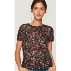 T-shirt w kwiaty - Czarny. Czarne t-shirty damskie Reserved, l, w kwiaty. Za 39,99 zł.