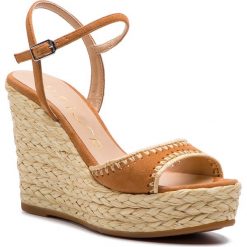 Espadryle UNISA - Mallorca Ks Natural. Pomarańczowe espadryle damskie Unisa, bez wzorów, z zamszu, bez obcasa, na obcasie. W wyprzedaży za 329,00 zł.