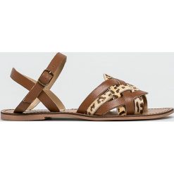 Steve Madden - Sandały Oscar. Żółte klapki damskie Steve Madden, bez wzorów, ze skóry, bez obcasa, na obcasie. W wyprzedaży za 199,90 zł.