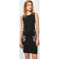 Desigual - Sukienka. Czarne sukienki damskie Desigual, na co dzień, s, z nadrukiem, z elastanu, casualowe, z okrągłym kołnierzem, bez rękawów, mini, proste. W wyprzedaży za 299,90 zł.
