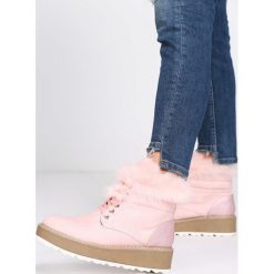 Różowe Śniegowce Over You. Różowe śniegowce damskie Born2be, z futra, na sznurówki. Za 89,99 zł.